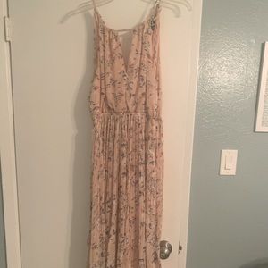 Lulu’s medium nude floral midi dress